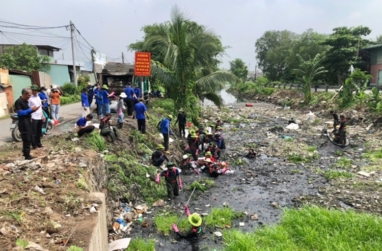 Vĩnh Lộc B (Bình Chánh): Ra quân tổng vệ sinh môi trường