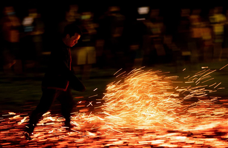 Độc đáo Lễ hội nhảy lửa ở Tuyên Quang