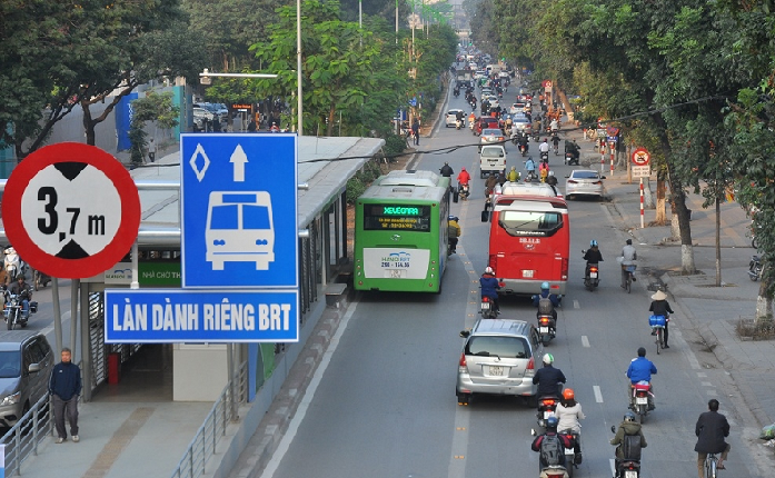 [Nổi bật tuần qua]: Đề xuất cho thêm phương tiện đi vào làn buýt nhanh BRT