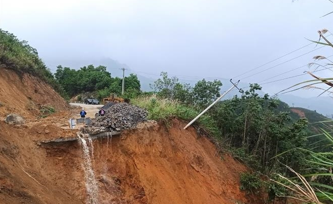 Kon Tum: Hàng trăm vị trí có nguy cơ sạt lở rất cao