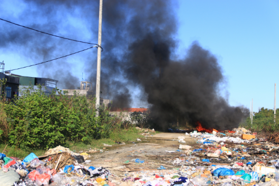 Đà Nẵng: Bãi rác tự phát gây ô nhiễm môi trường khu dân cư