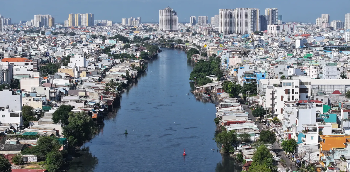 TP.HCM: Kiến nghị hỗ trợ 10.000 tỷ đồng xóa nhà tạm ven sông, kênh rạch