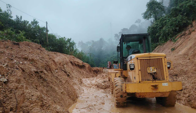 Đà Nẵng: Khôi phục khẩn cấp 3 tuyến đường hư hỏng nghiêm trọng sau bão