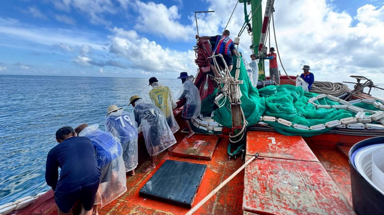 Ứng dụng công nghệ thông minh trong phòng, chống khai thác thuỷ sản trái phép