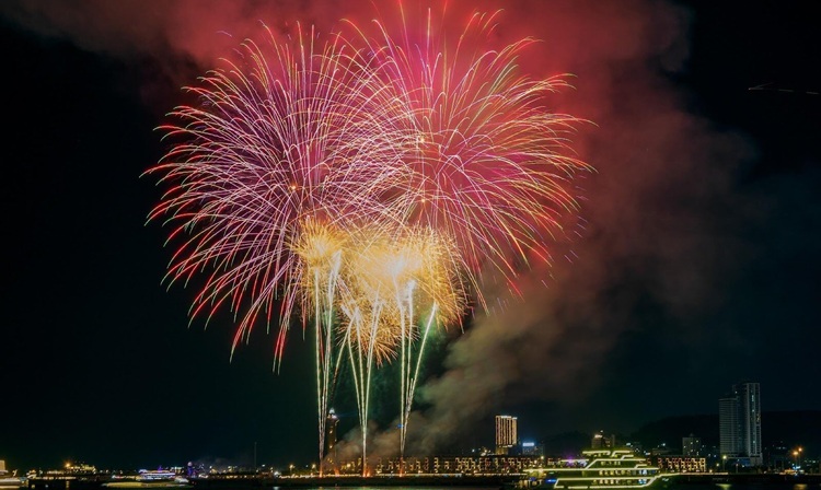 Tây Ninh tổ chức bắn pháo hoa tại 14 điểm dịp Tết Bính Ngọ