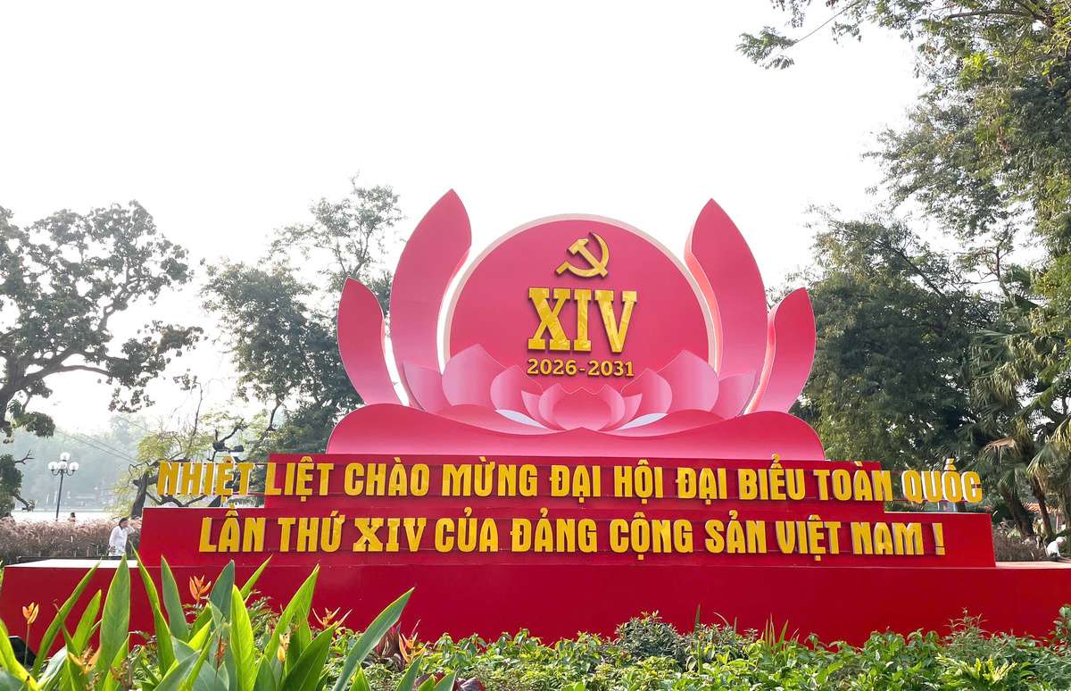Thủ đô Hà Nội rực rỡ cờ hoa hướng về Đại hội XIV của Đảng