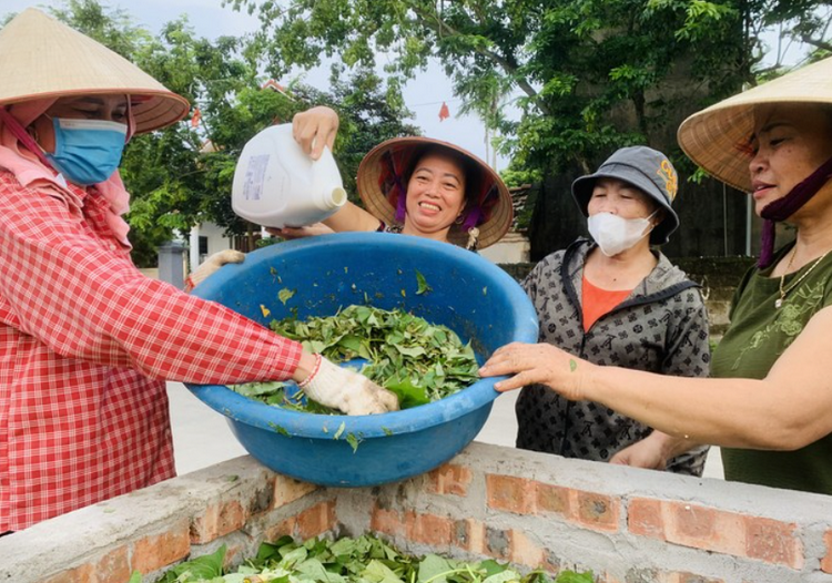 Sử dụng men tạo phân bón hữu cơ từ rác thải