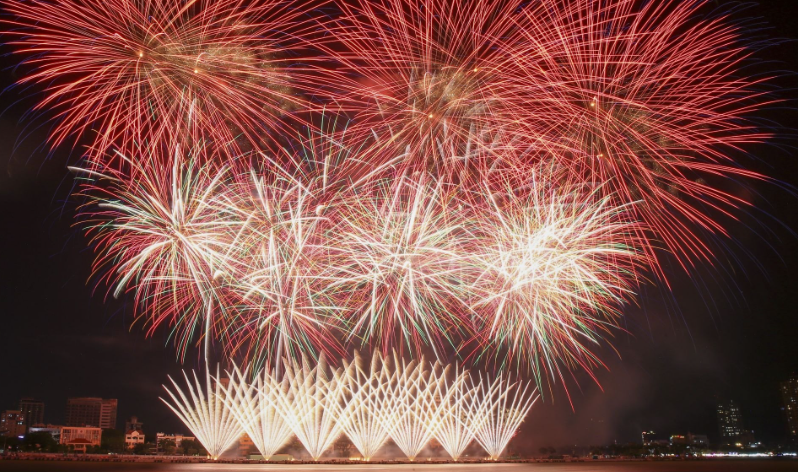 Gợi ý những vị trí lý tưởng xem pháo hoa chào mừng thành công Đại hội lần thứ XIV của Đảng