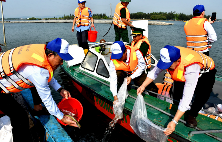 Siết chặt quản lý, bảo vệ hệ sinh thái và nguồn lợi thủy sản
