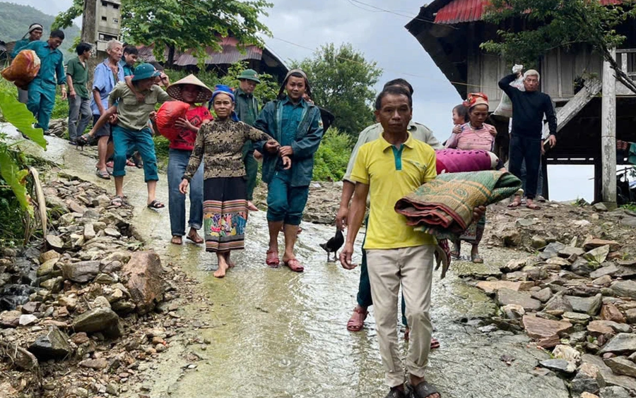 Trà Linh (Đà Nẵng): Nguy cơ sạt lở cao, di dời khẩn cấp nhiều hộ dân ngay trong đêm 