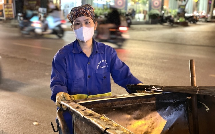Những người “thầm lặng” giữ sạch phố phường sau dịp 20/10