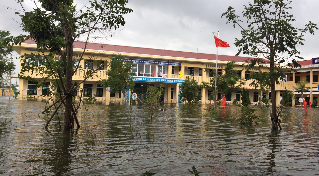 Học sinh Huế nghỉ học do ảnh hưởng mưa lớn, ngập lụt diện rộng