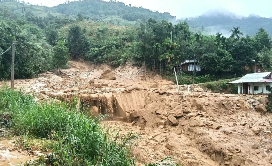 Trà Giáp (Đà Nẵng): Sạt lở nghiêm trọng khiến nhiều người bị thương.html