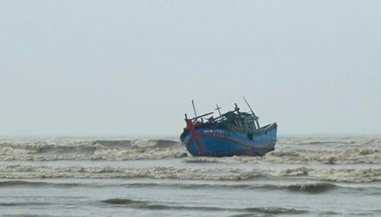 Lâm Đồng: Nhiều tàu cá bị mưa lớn nhấn chìm