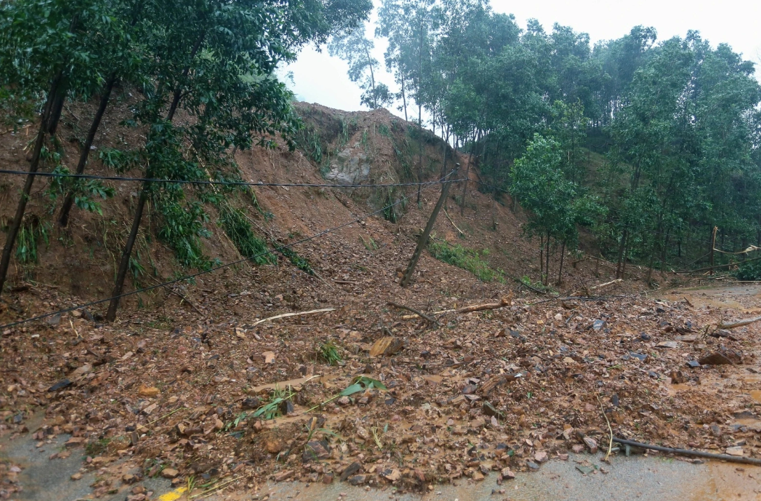 Huế đề xuất hỗ trợ 800 tỷ đồng di dời khẩn cấp các hộ dân vùng sạt lở