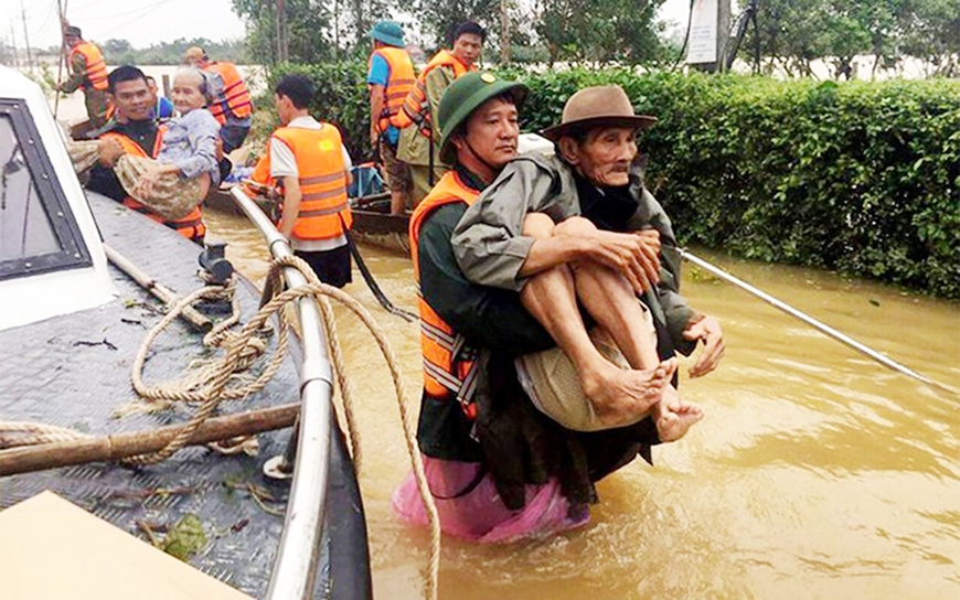 Nghệ An: Khẩn cấp sơ tán hơn 2.000 dân đến nơi an toàn