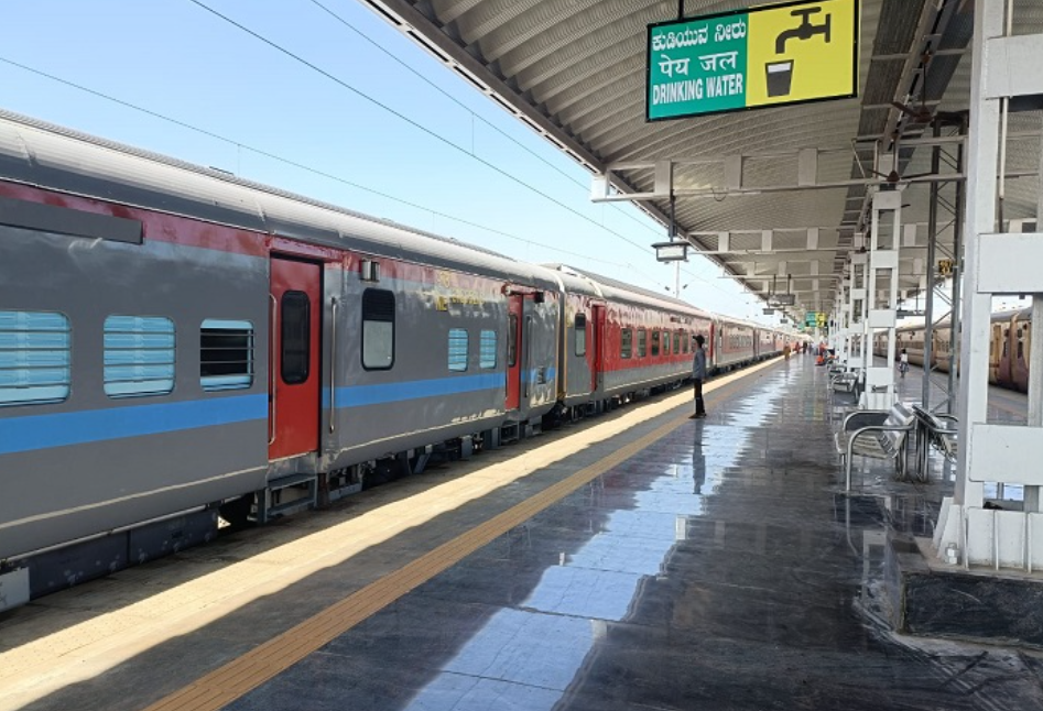 Ấn Độ: Triển khai dự án ga xe lửa thành trung tâm tái chế nhựa