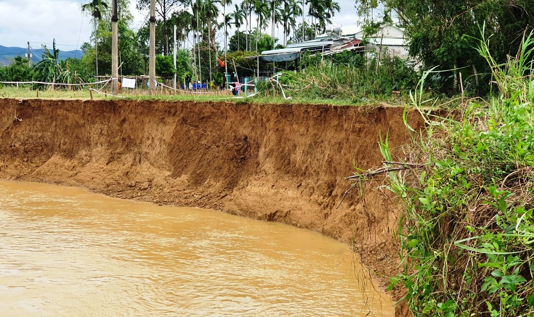 Đà Nẵng: Công bố tình huống khẩn cấp sạt lở kè sông