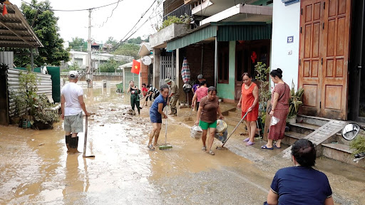 Đảm bảo an toàn, giữ vệ sinh cá nhân trong mùa mưa bão, lũ lụt