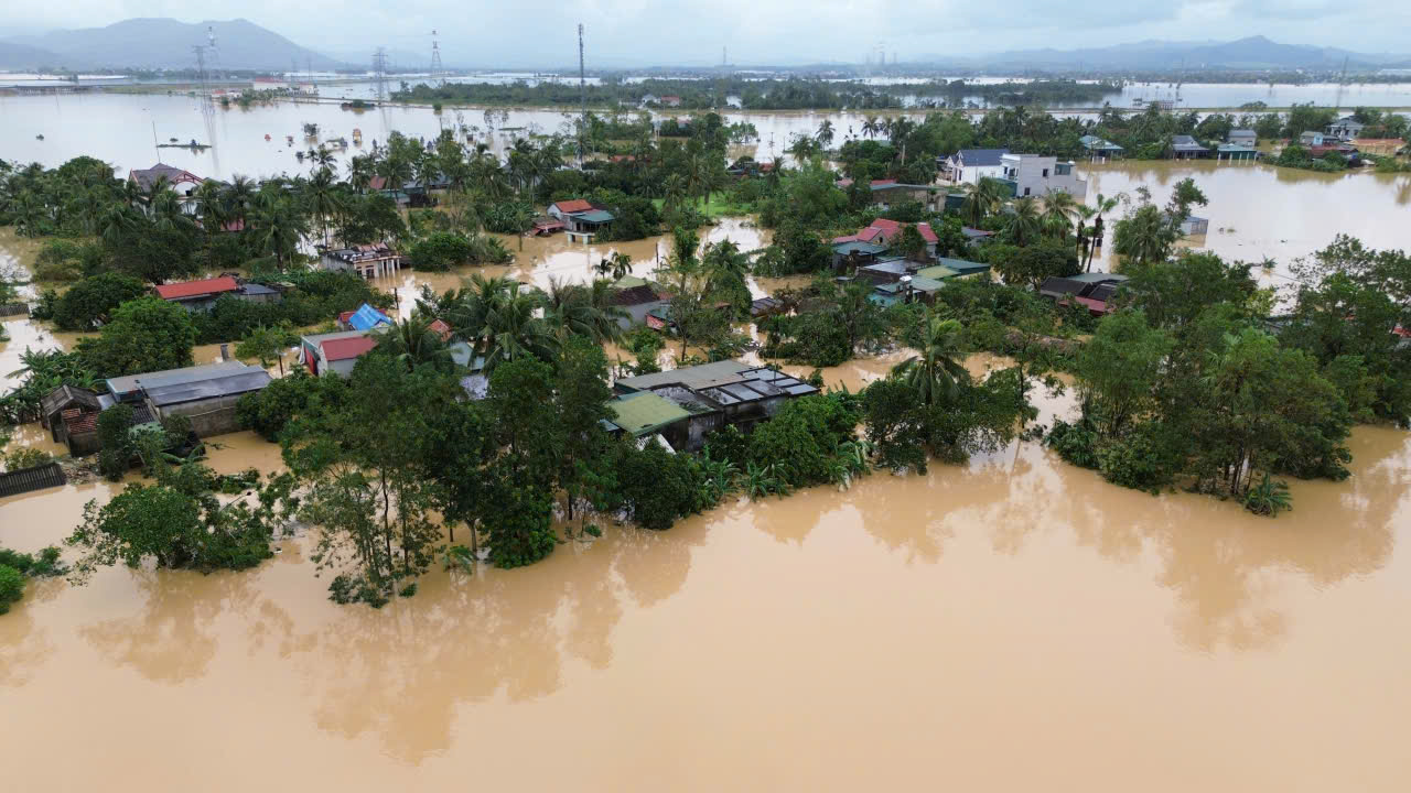 Thanh Hóa: Hơn 17.000 ngôi nhà chìm trong biển nước
