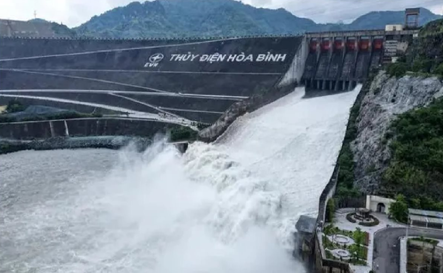 Hồ thủy điện Hòa Bình mở 1 cửa xả đáy vào chiều nay