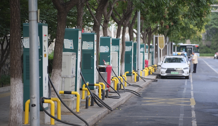 Áp dụng xe năng lượng mới, Bắc Kinh nâng cao chất lượng không khí