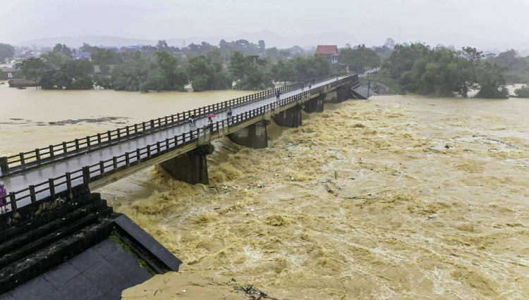 Thái Nguyên cấm người và phương tiện lưu thông qua cầu Gia Bẩy