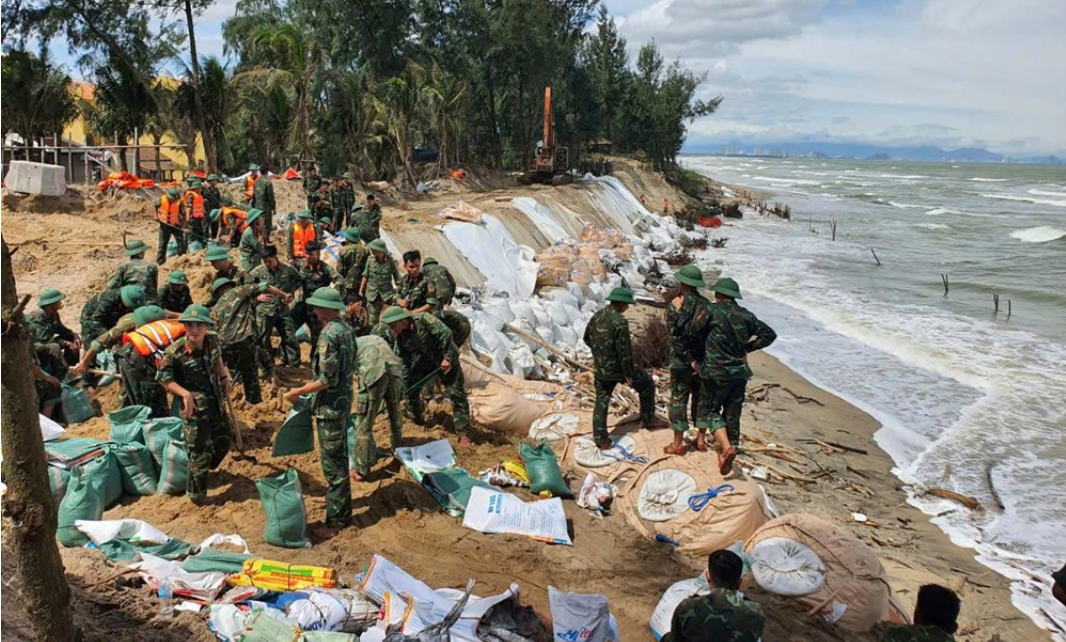 Đà Nẵng: Công bố tình huống khẩn cấp do sạt lở bờ biển phường Hội An Đông