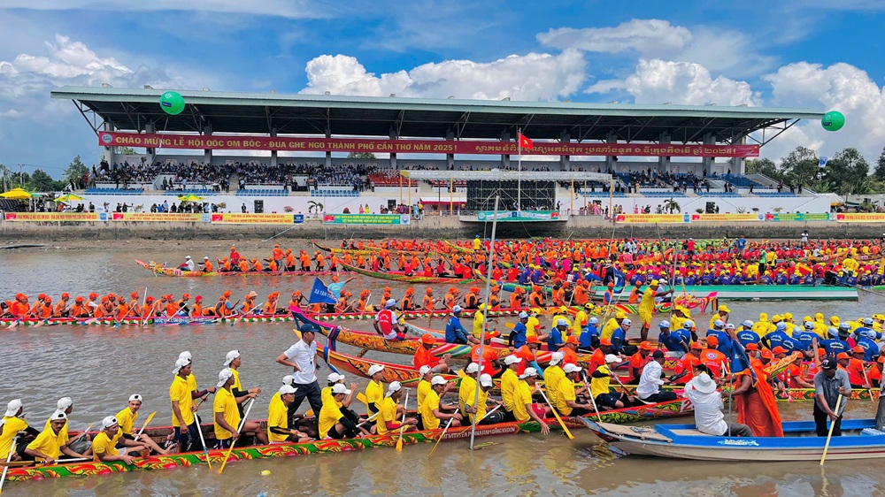 Cần Thơ tổ chức bắn pháo hoa chào mừng Lễ hội Văn hóa Sông nước
