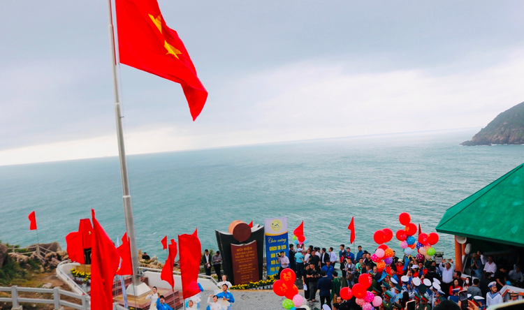 Đón ánh bình minh sớm nhất trên đất liền Việt Nam vào khoảnh khắc năm mới