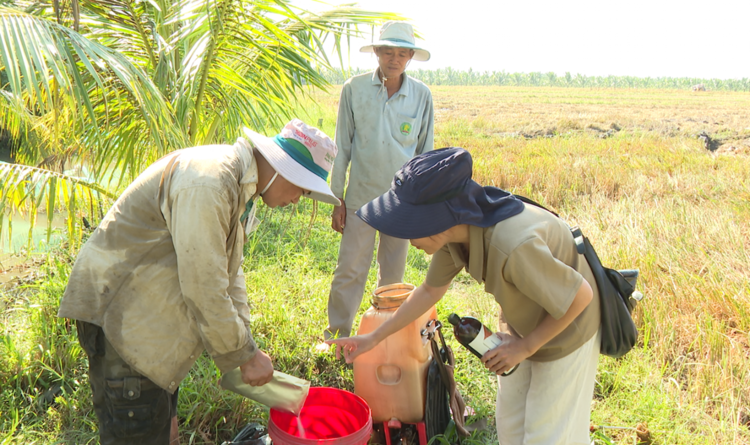 Khi phụ nữ nông thôn trở thành “người gác trời”