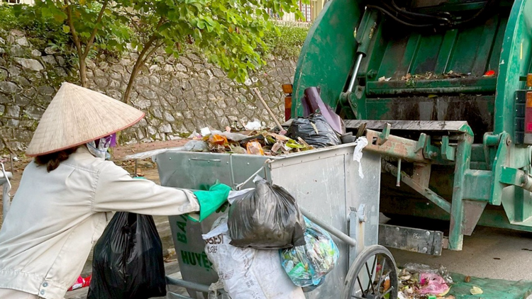 Nhân rộng mô hình tổ tự quản thu gom, xử lý rác thải sinh hoạt