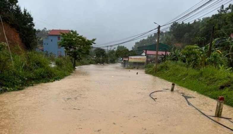 Lạng Sơn: Mưa lớn suốt đêm gây ngập lụt diện rộng