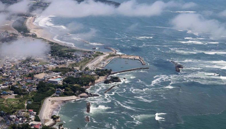 Nhật Bản cảnh báo sóng thần sau vụ động đất mạnh gần 7 độ