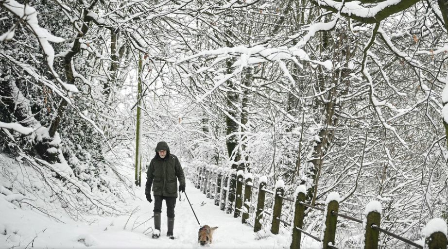 Anh nâng mức cảnh báo sức khỏe do nhiệt độ đầu Đông giảm sâu