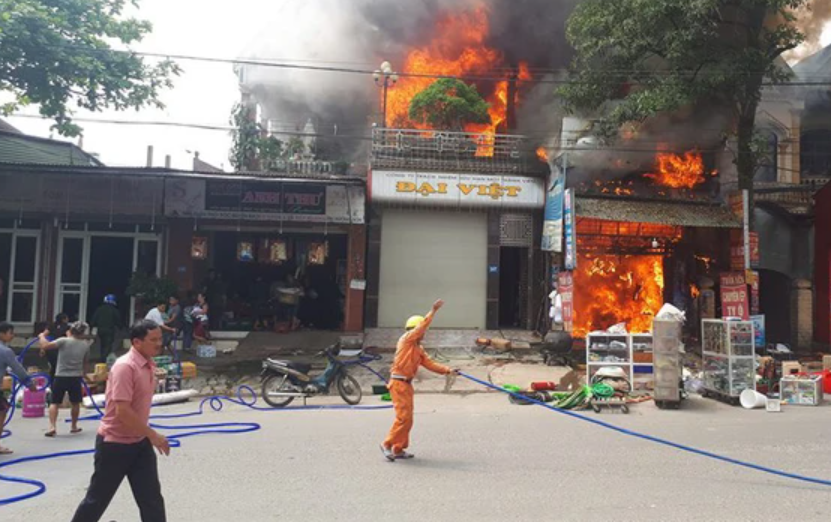 Gia Lai: Cháy lớn tại cửa hàng tạp hoá khiến 2 mẹ con thương vong
