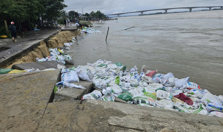 Đà Nẵng: Công bố tình huống khẩn cấp thiên tai do sạt lở nghiêm trọng tại 2 khu vực