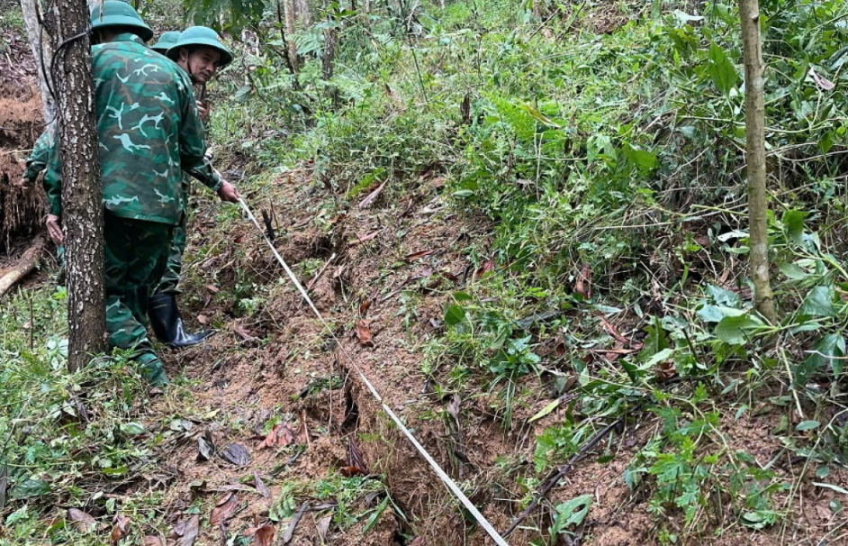 Đắc Pring (Đà Nẵng): Xuất hiện vết nứt lớn trên đồi, sơ tán người dân khẩn cấp