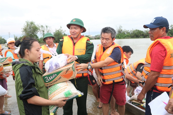 Cục Dự trữ Nhà nước xuất cấp  khẩn 4000 tấn gạo và vật tư cứu trợ vùng lũ
