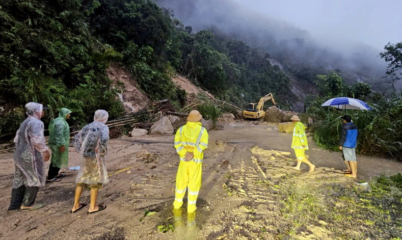 Lâm Đồng: Công bố tình huống thiên tai khẩn cấp do quốc lộ 27C sạt lở