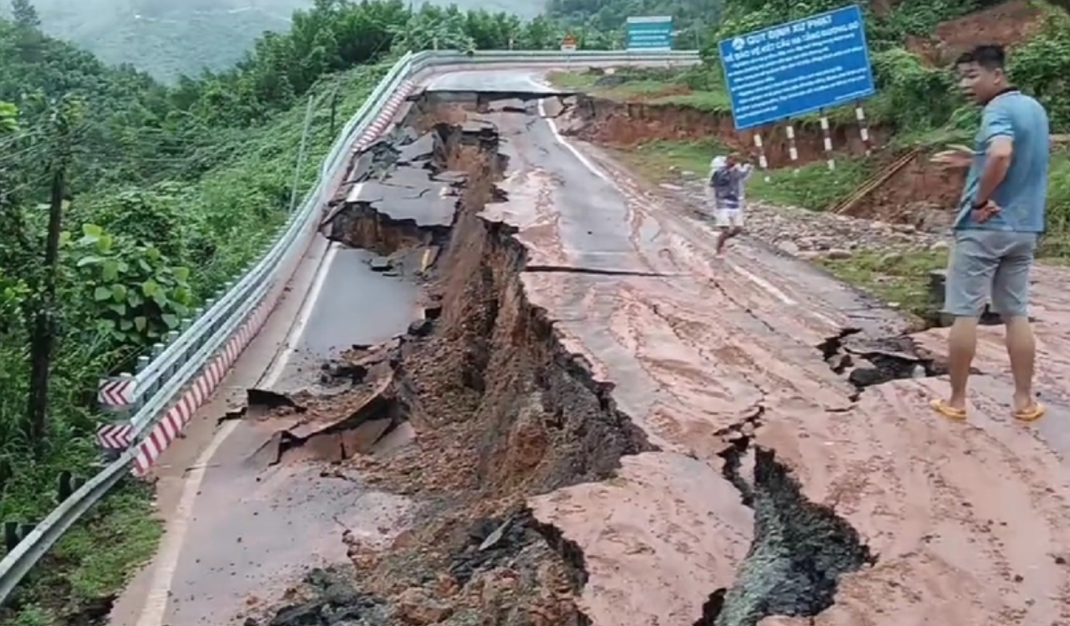 Khánh Hòa: Công bố tình huống khẩn cấp thiên tai tại nhiều tuyến đường