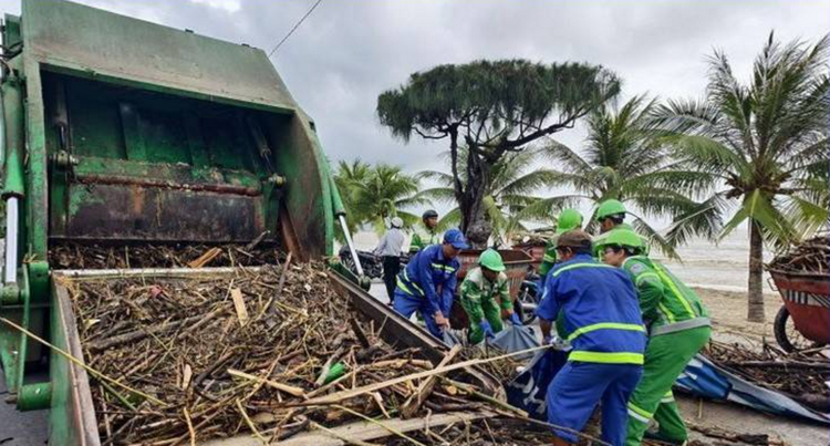 Khánh Hoà: Tập trung thu gom, xử lý rác thải sau mưa lũ