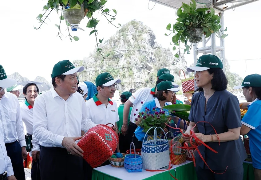 [Photo Story] Tháng cao điểm hành động vì môi trường năm 2025