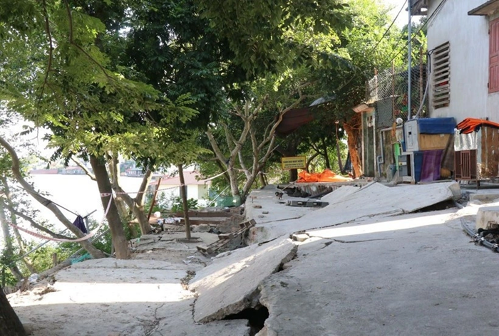 Khẩn trương ứng phó lũ trên sông Cả, xử lý sự cố mặt đê Hữu Cầu