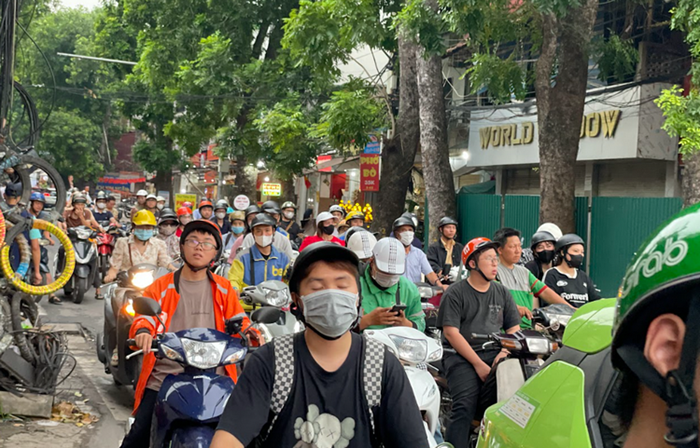 2 luồng ý kiến về quy định cấm xe máy chạy xăng lưu thông trong vành đai 1 Hà Nội