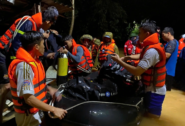 Bão số 10 chuẩn bị đổ bộ đất liền