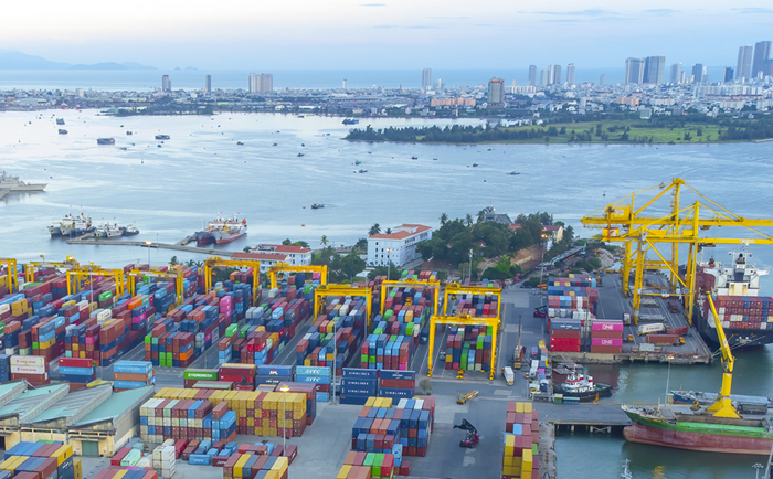 Phát triển hạ tầng và dịch vụ logistics theo hướng giảm phát thải, thích ứng biến đổi khí hậu