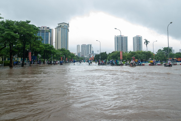 Trường học ở Hà Nội được linh hoạt, chủ động ứng phó bão số 11