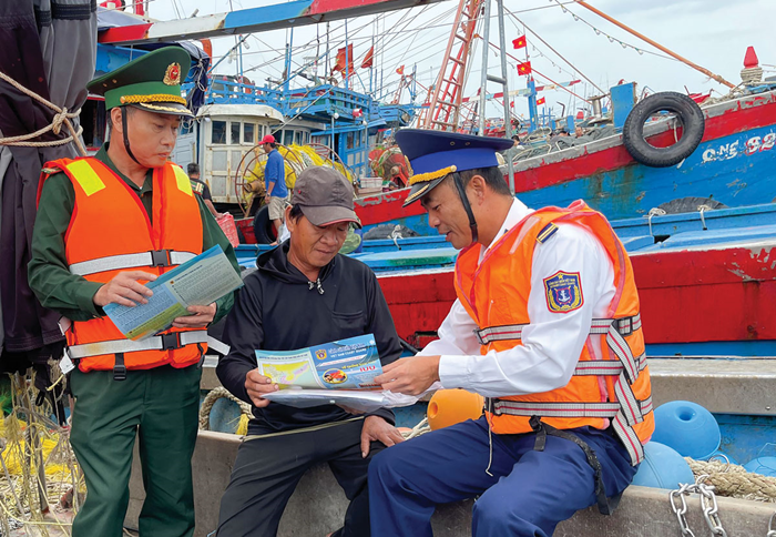 Bố trí lực lượng triển khai tháng cao điểm chống khai thác hải sản bất hợp pháp