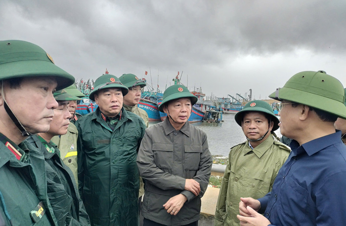 Mọi lực lượng phải trực chiến, mọi phương án phải sẵn sàng ứng phó bão số 13